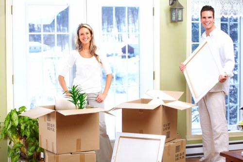 Professional moving help for flats and apartments in Kentishtown