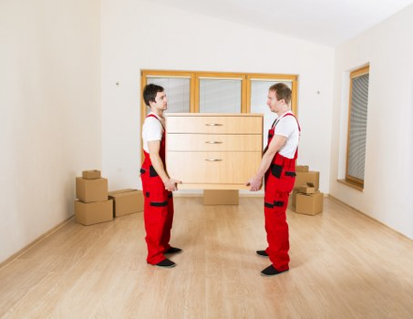 Student storage arrangement for summer breaks and moving dates